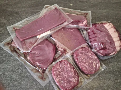 Vente de colis de bœufs et steaks hachés à la ferme Le Clavel, Vallesvilles, Ferme Le Clavel